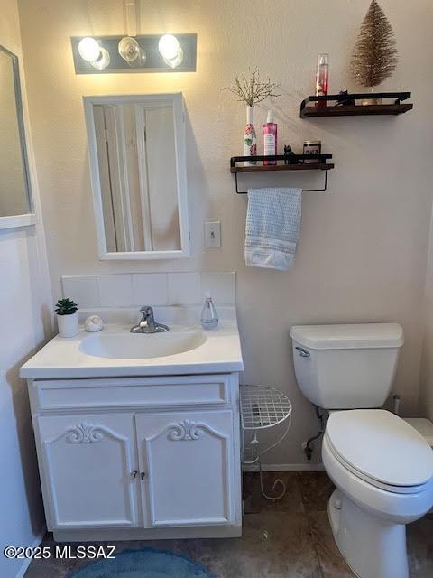 466 S Paseo Cerro Unit D, Green Valley, AZ 85614 - half bathroom with toilet, vanity, and baseboards
