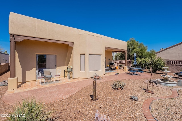 3437 S Abrego Dr, Green Valley, AZ 85614 - back of house with stucco siding, fence, and a patio area