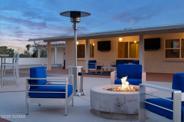 view of patio with an outdoor fire pit