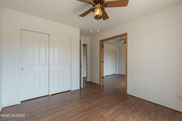 unfurnished bedroom with baseboards, a ceiling fan, wood finished floors, and a closet