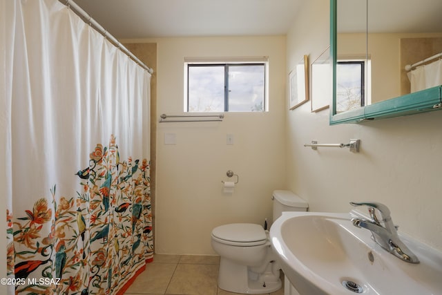 full bath with toilet, tile patterned floors, a shower with curtain, and a sink
