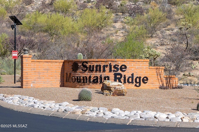 view of community / neighborhood sign