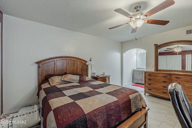 bedroom featuring visible vents, arched walkways, and ceiling fan