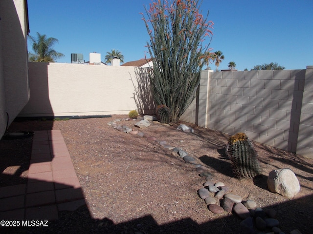 view of yard featuring a fenced backyard
