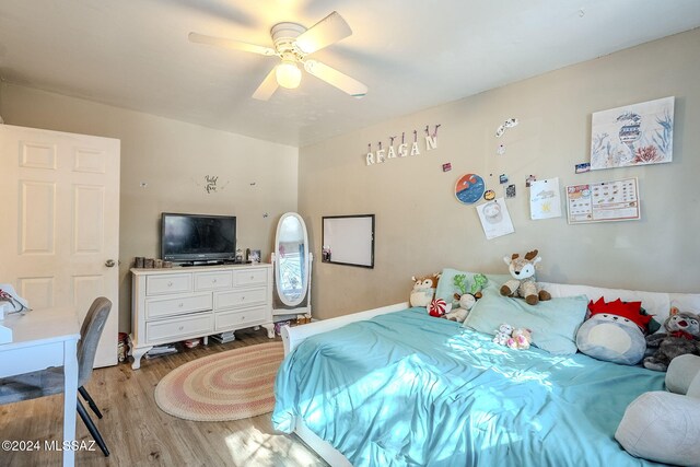 bedroom featuring wood finished floors and a ceiling fan