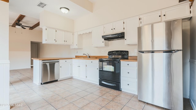 kitchen featuring a sink, appliances with stainless steel finishes, under cabinet range hood, visible vents, and ceiling fan