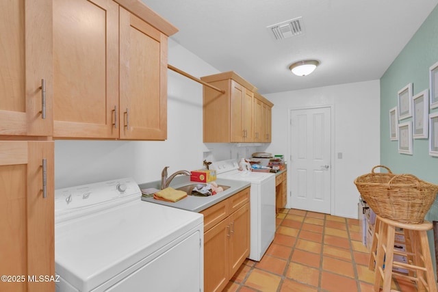 clothes washing area with a sink, light tile patterned flooring, visible vents, independent washer and dryer, and cabinet space