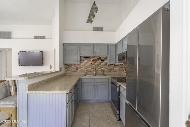 kitchen featuring a sink, visible vents, gray cabinetry, and appliances with stainless steel finishes