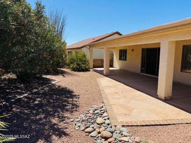 1370 N Birds Nest Rd, Green Valley, AZ 85614 - view of yard featuring a patio