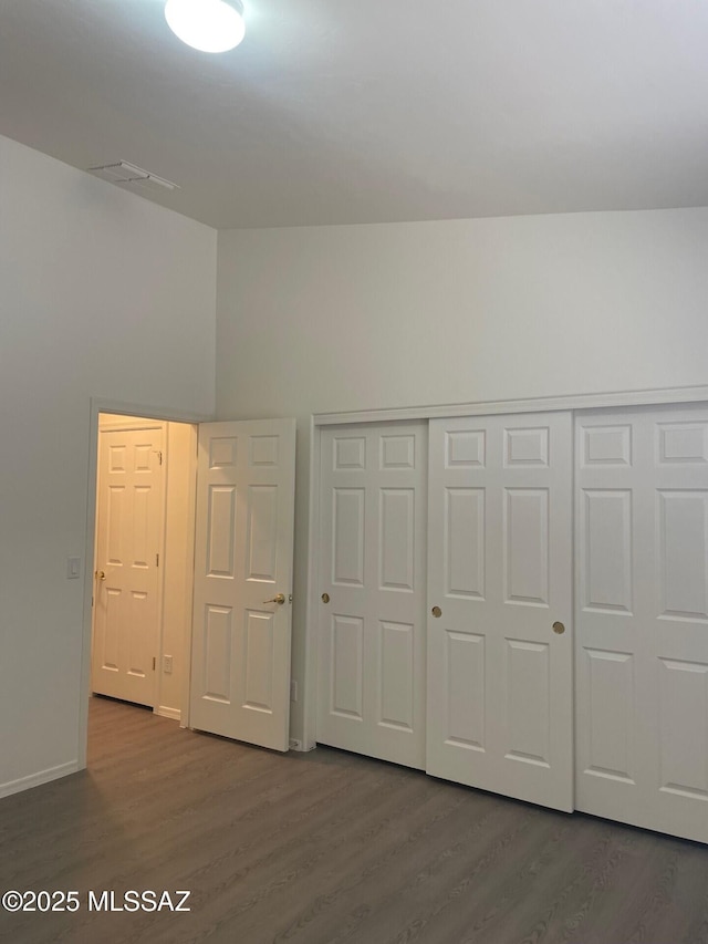 6610 S Via Molino De Viento, Tucson, AZ 85757 - unfurnished bedroom featuring dark wood finished floors, a closet, and baseboards