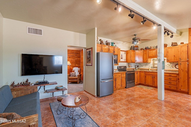 kitchen with visible vents, ceiling fan, stainless steel appliances, a sink, and open floor plan