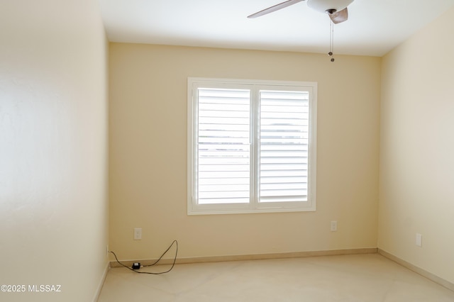 empty room featuring a ceiling fan