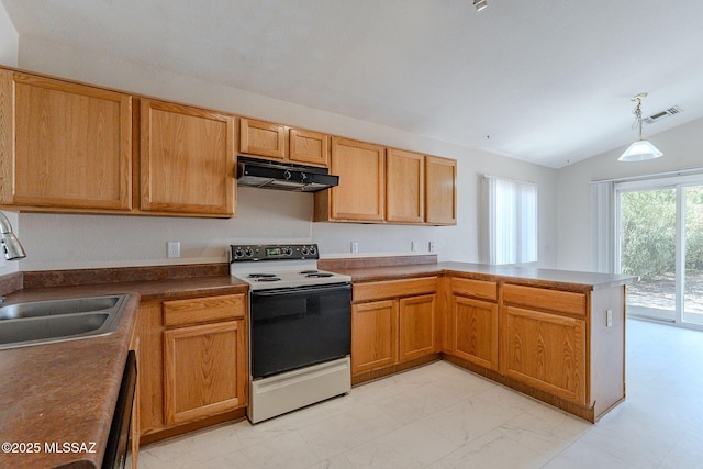 kitchen featuring visible vents, vaulted ceiling, under cabinet range hood, a sink, and range with electric stovetop