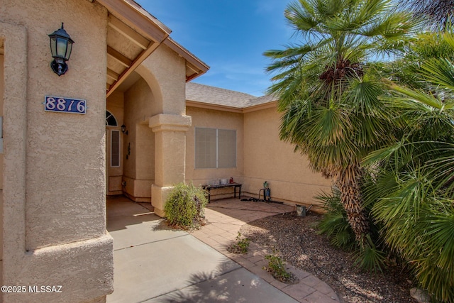 property entrance featuring stucco siding