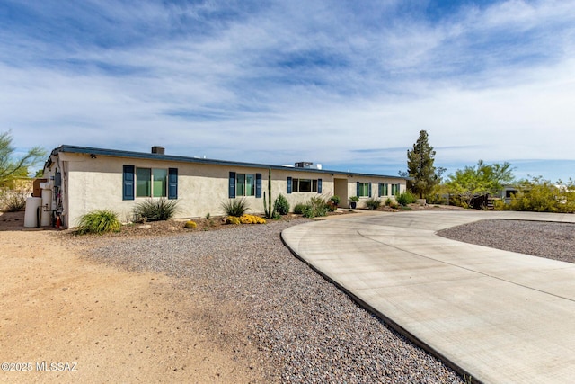 ranch-style home featuring stucco siding