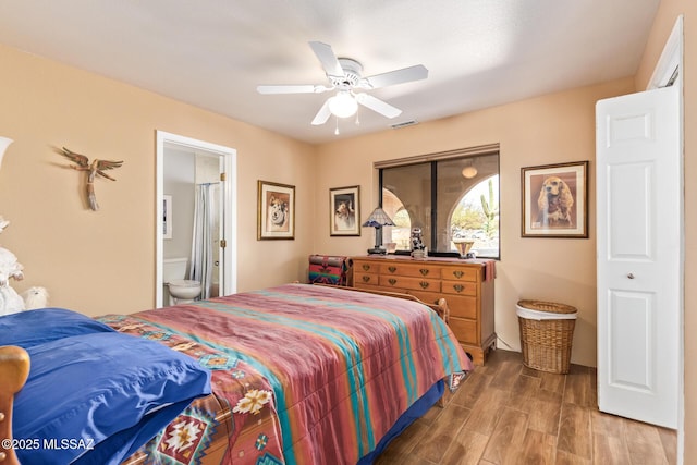 4720 E Wagon Train Rd, Tucson, AZ 85739 - bedroom with ensuite bath, visible vents, wood finished floors, and a ceiling fan
