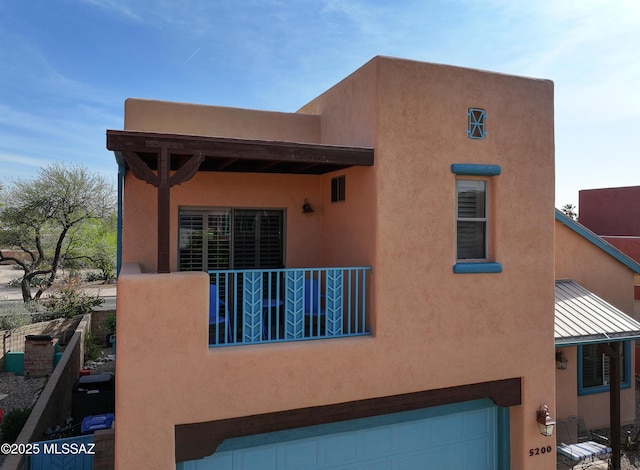 5200 E Calle Vista De Colores, Tucson, AZ 85711 - view of front of home featuring stucco siding, an attached garage, and metal roof