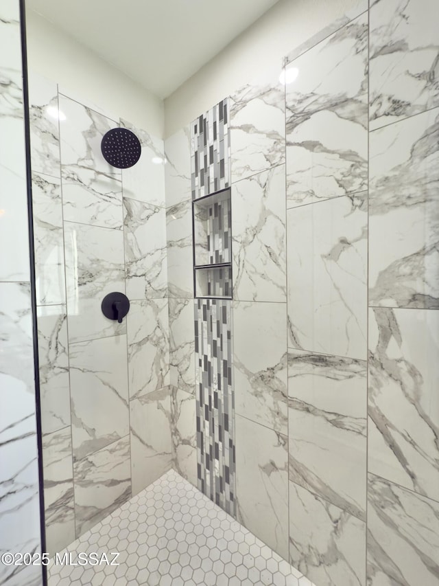 3438 Avenida Del Pueblo, Tucson, AZ 85746 - bathroom featuring tiled shower