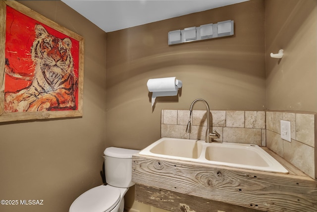 bathroom featuring toilet and a sink