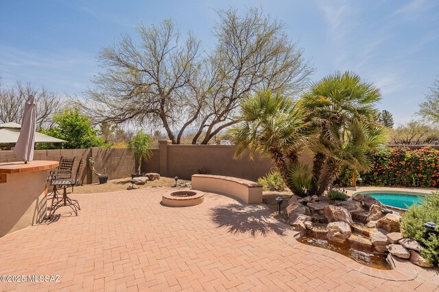 434 E Via Puente De La Lluvia, Sahuarita, AZ 85629 - view of patio featuring an outdoor fire pit and fence