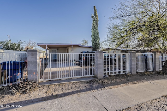 view of front of property featuring a gate and a fenced front yard