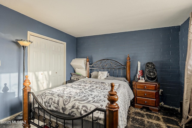bedroom with a closet