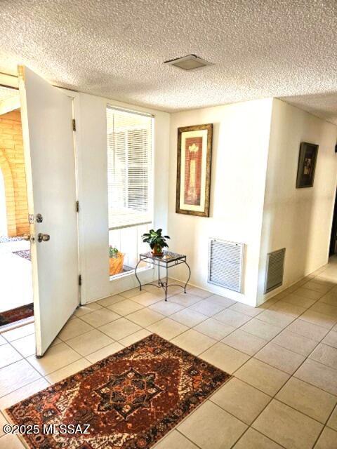 341 W Rio-Santa Cruz, Green Valley, AZ 85614 - entrance foyer with light tile patterned floors and a textured ceiling