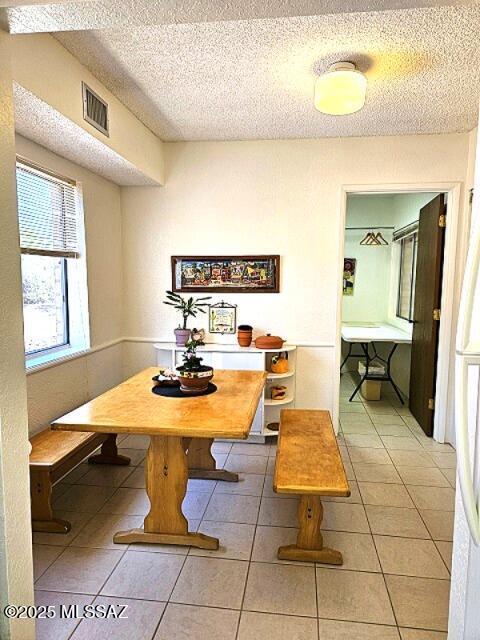 341 W Rio-Santa Cruz, Green Valley, AZ 85614 - tiled dining room with breakfast area and a textured ceiling
