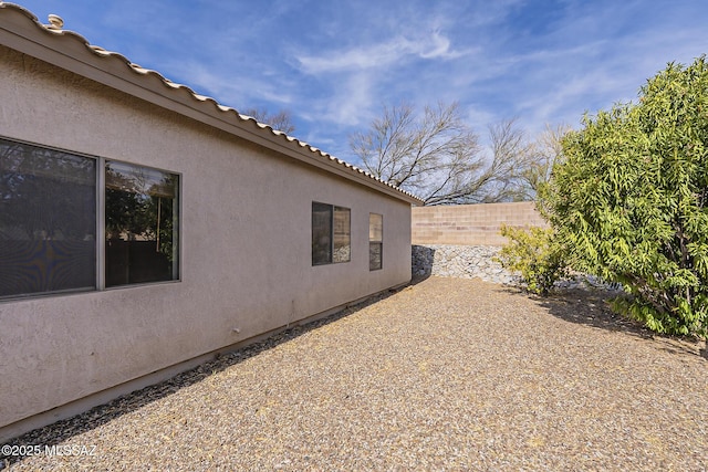 2525 N Camino Reloj, Green Valley, AZ 85614 - view of side of property featuring stucco siding and fence