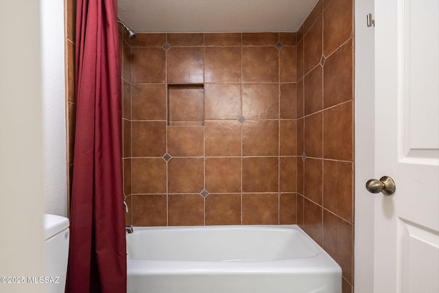 6091 N Golden Eagle Dr, Tucson, AZ 85750 - bathroom with shower / tub combo with curtain, a textured ceiling, and toilet