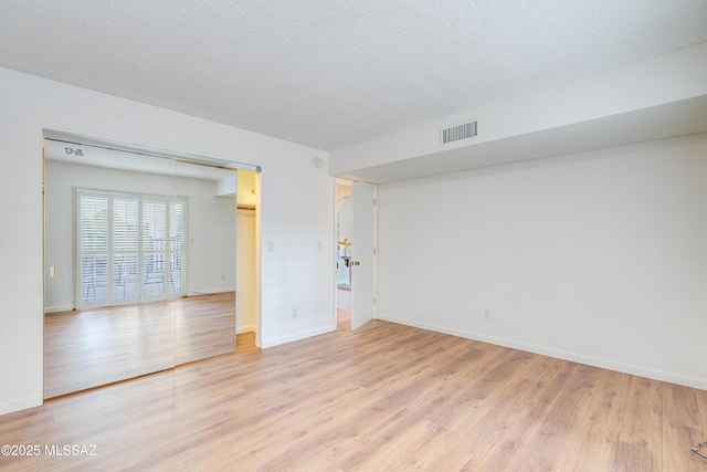 538 N Dodge Blvd, Tucson, AZ 85716 - empty room with light wood-style flooring, a textured ceiling, baseboards, and visible vents