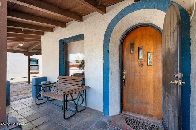 view of exterior entry featuring stucco siding