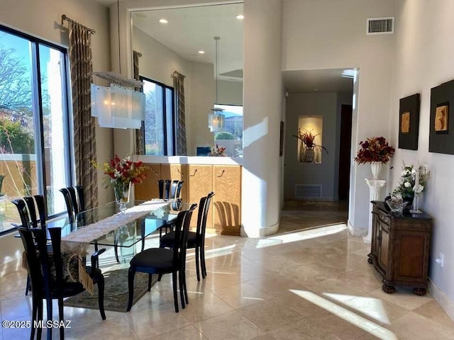 dining space featuring recessed lighting, visible vents, and baseboards