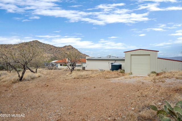 view of yard with a mountain view and an outdoor structure