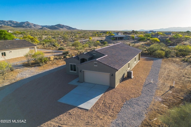 birds eye view of property featuring a mountain view