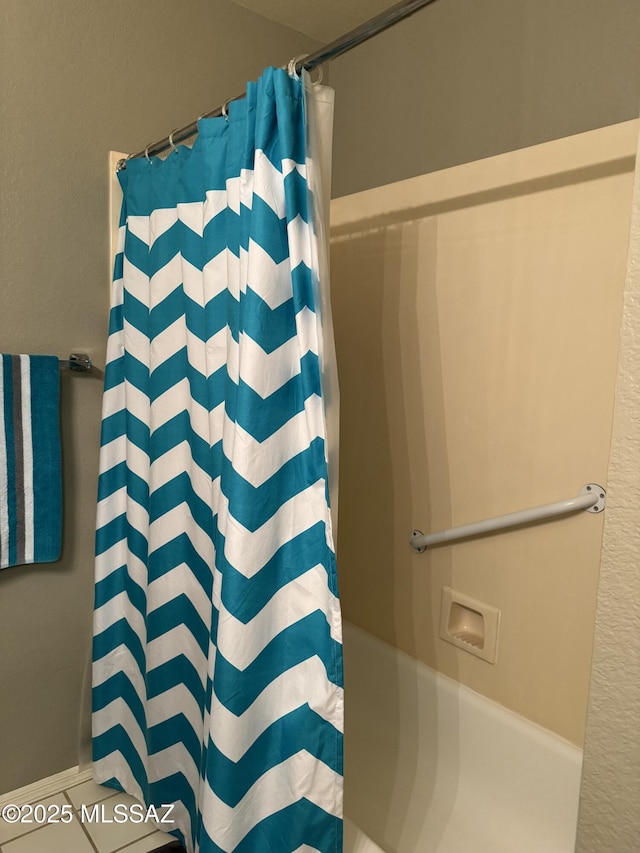 full bathroom featuring a shower with curtain