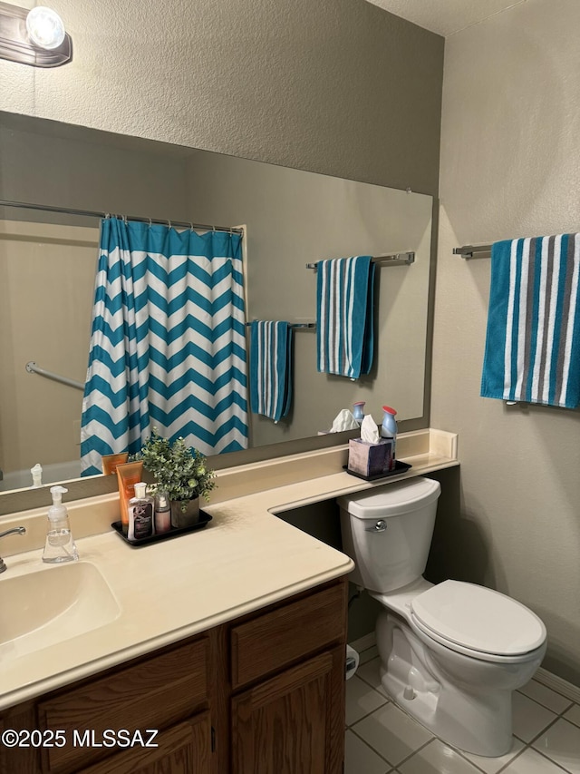 full bathroom featuring tile patterned floors, toilet, vanity, and a shower with curtain