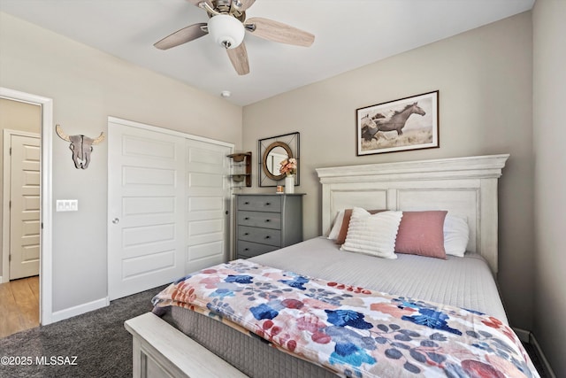 bedroom with baseboards, carpet floors, a ceiling fan, and a closet