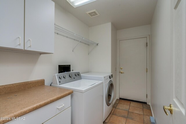 laundry room with cabinet space, visible vents, and independent washer and dryer