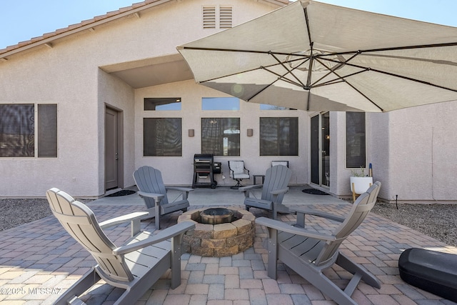view of patio featuring a fire pit