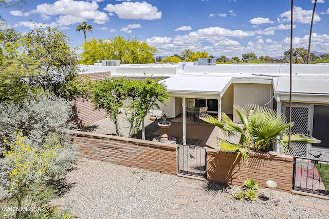 221 N Calle Del Lago, Green Valley, AZ 85614 - back of house with a gate and a fenced front yard