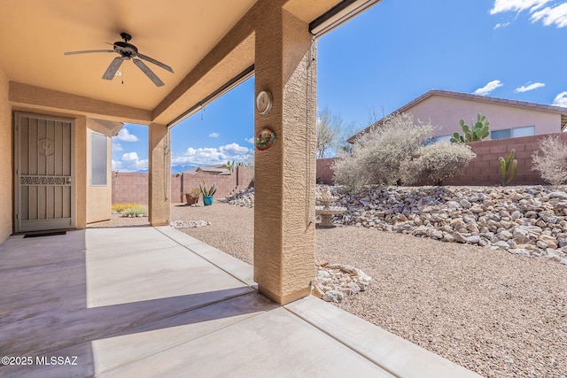 view of patio featuring a fenced backyard and ceiling fan