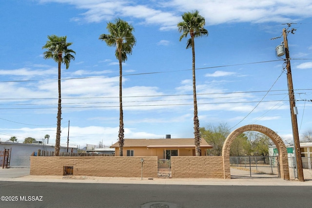 view of front of house featuring a gate and a fenced front yard