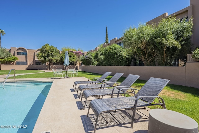 6120 E 5th St Unit B121, Tucson, AZ 85711 - view of pool featuring a patio area