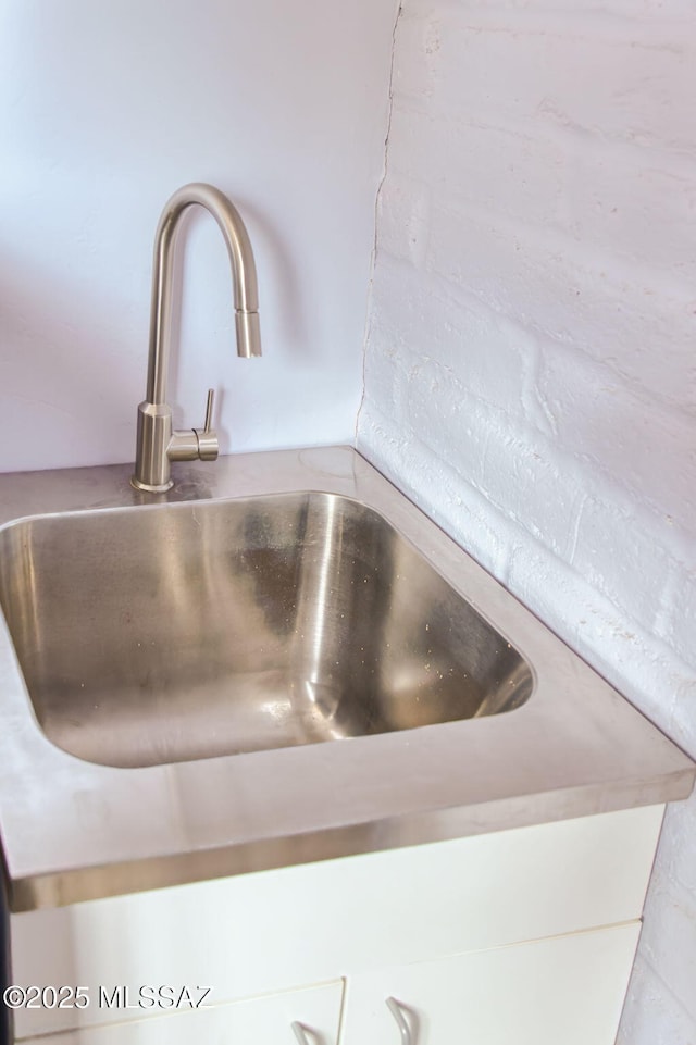 6341 E Brian Kent St, Tucson, AZ 85710 - details with a sink