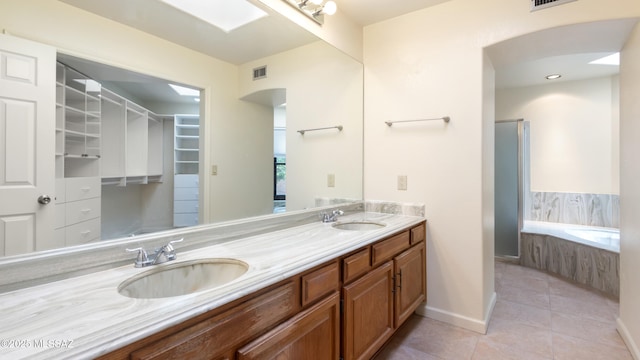 details featuring shower / bathing tub combination