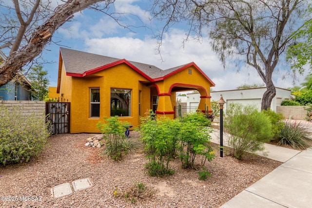 439 E Historic St, Tucson, AZ 85701 - bungalow-style home featuring a gate, stucco siding, and a shingled roof
