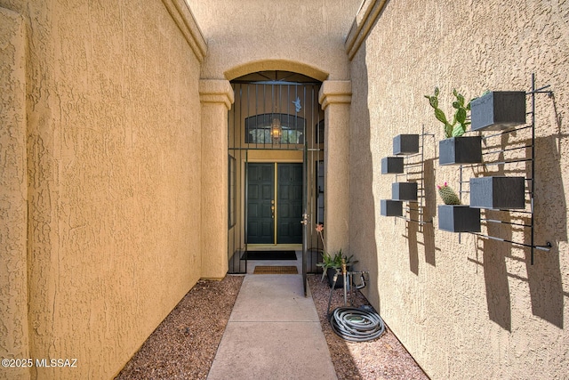 entrance to property with stucco siding