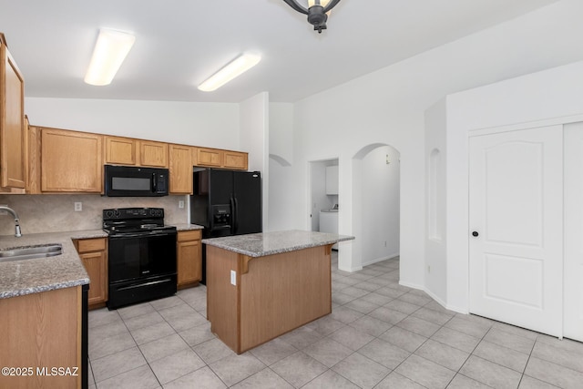 13140 E Mesquite Flat Spring Dr, Vail, AZ 85641 - kitchen featuring black appliances, a sink, a kitchen island, washer / clothes dryer, and decorative backsplash