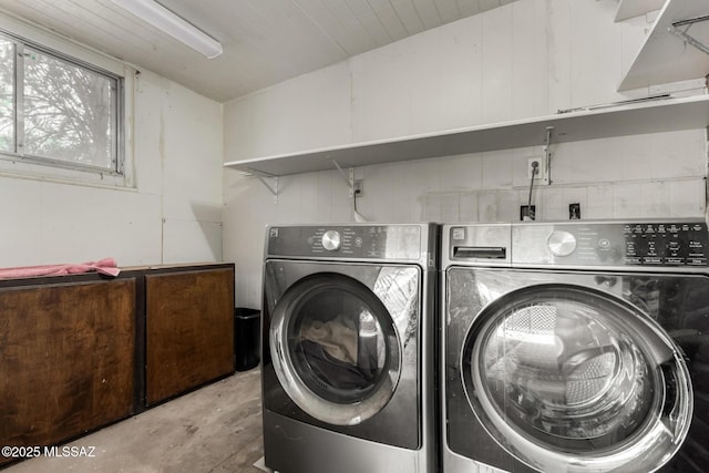 423 E Hadley St, Tucson, AZ 85705 - clothes washing area with independent washer and dryer and laundry area